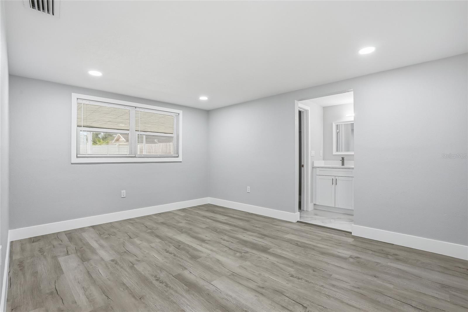 HOLIDAY GARDEN ESTAT - Residential