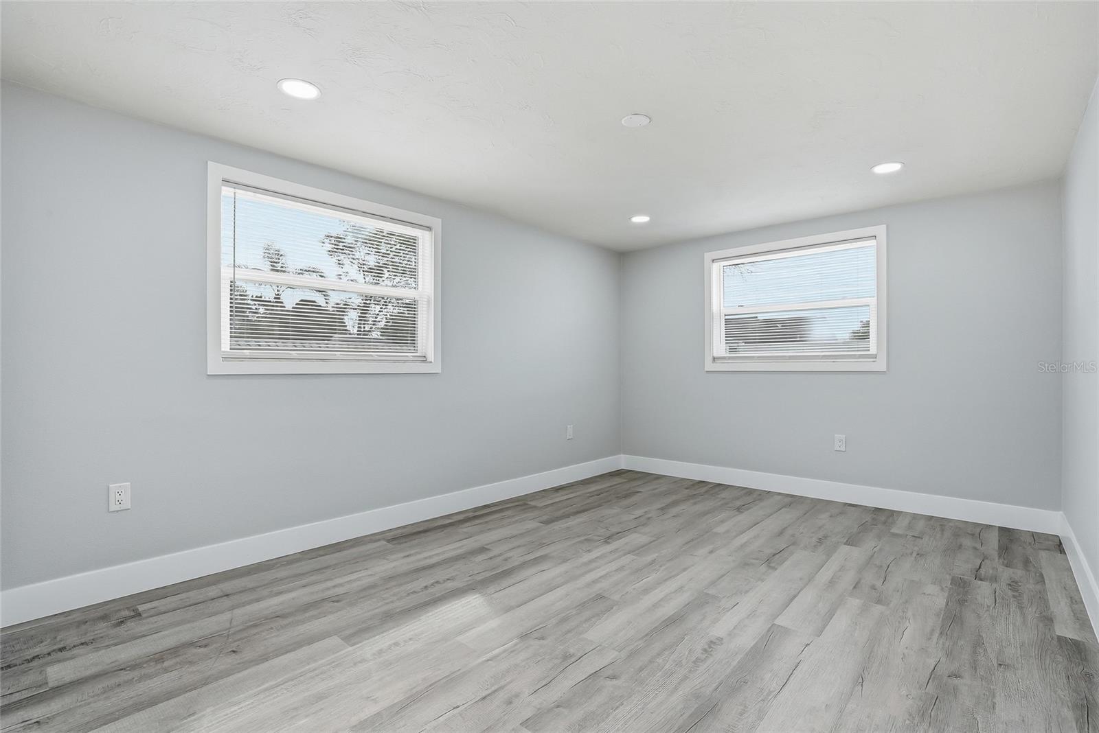 HOLIDAY GARDEN ESTAT - Residential