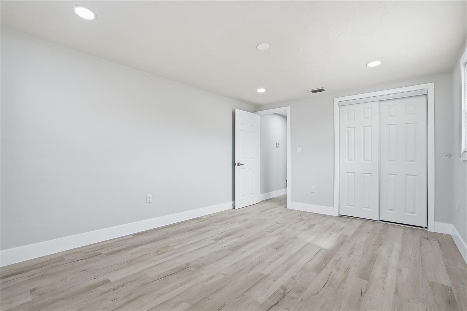 HOLIDAY GARDEN ESTAT - Residential