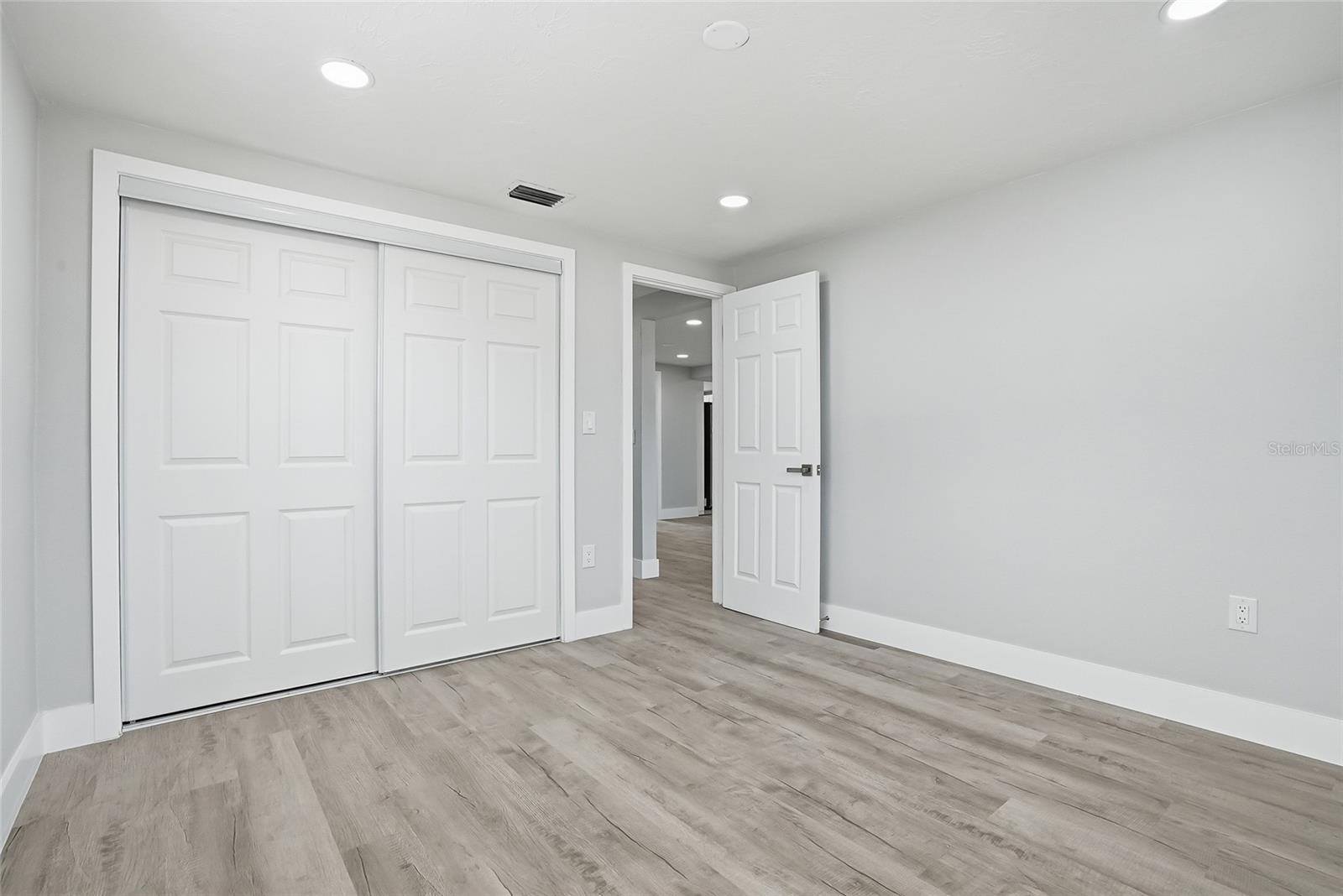 HOLIDAY GARDEN ESTAT - Residential