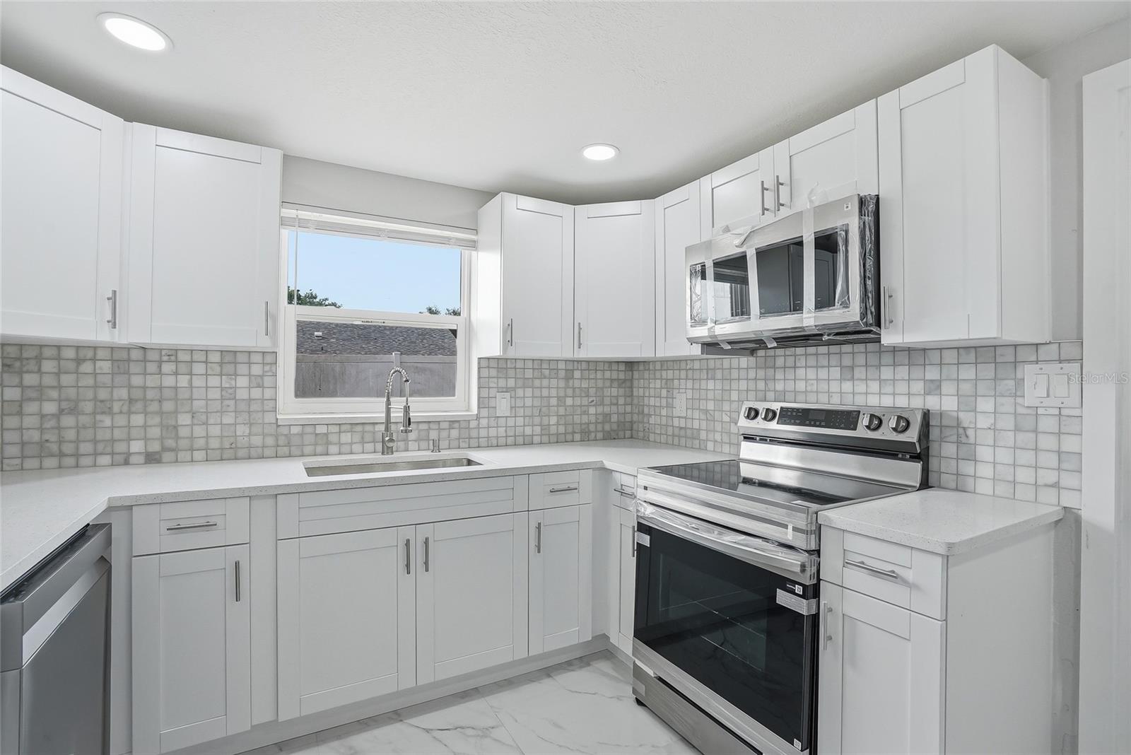 HOLIDAY GARDEN ESTAT - Residential