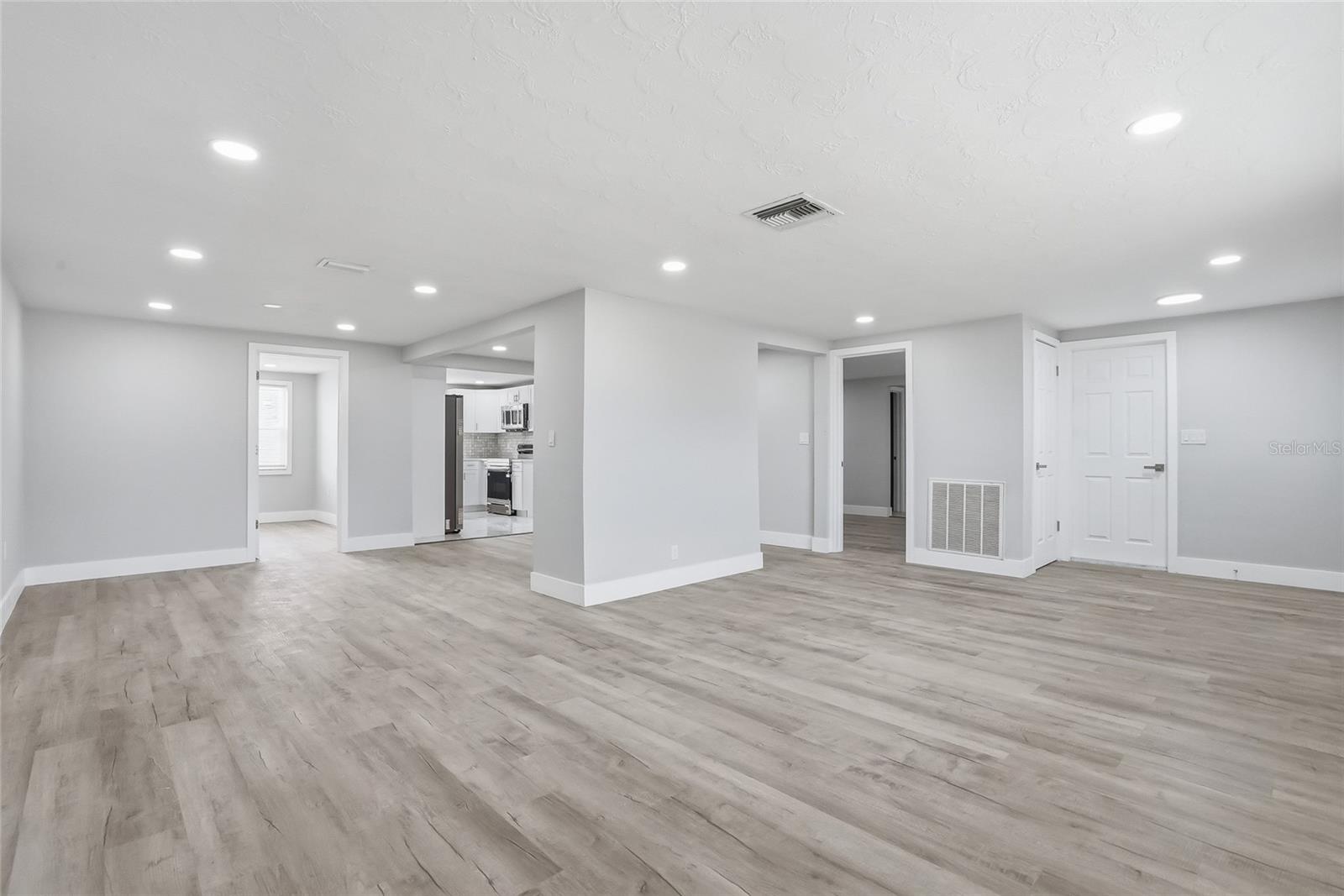 HOLIDAY GARDEN ESTAT - Residential