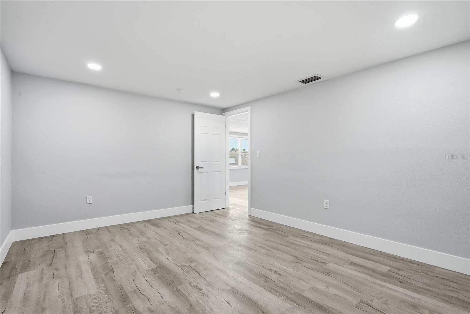 HOLIDAY GARDEN ESTAT - Residential