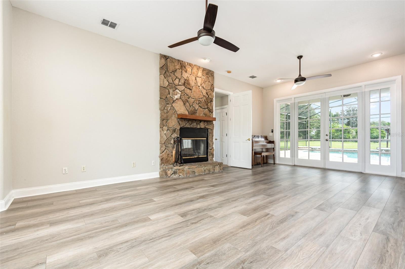 MAGNOLIA ISLAND - Residential