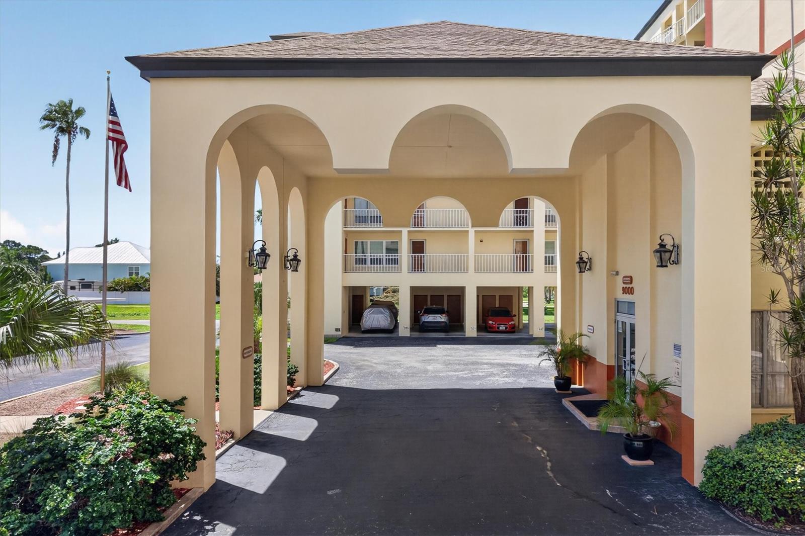 9000 COMMODORE DRIVE 305