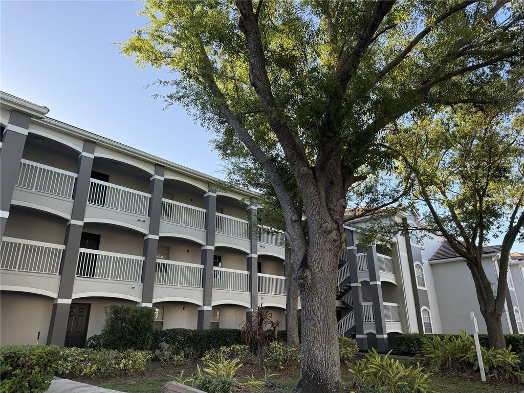 Photo of 13839 Fairway Island Drive #1124, Orlando, FL 32837 (MLS # O6393482)