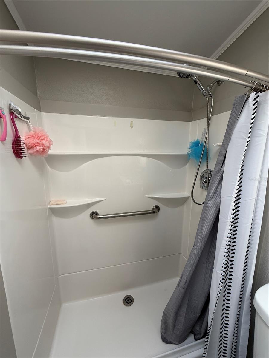 HOLIDAY TRAVEL PARK ENGLEWOOD - Residential