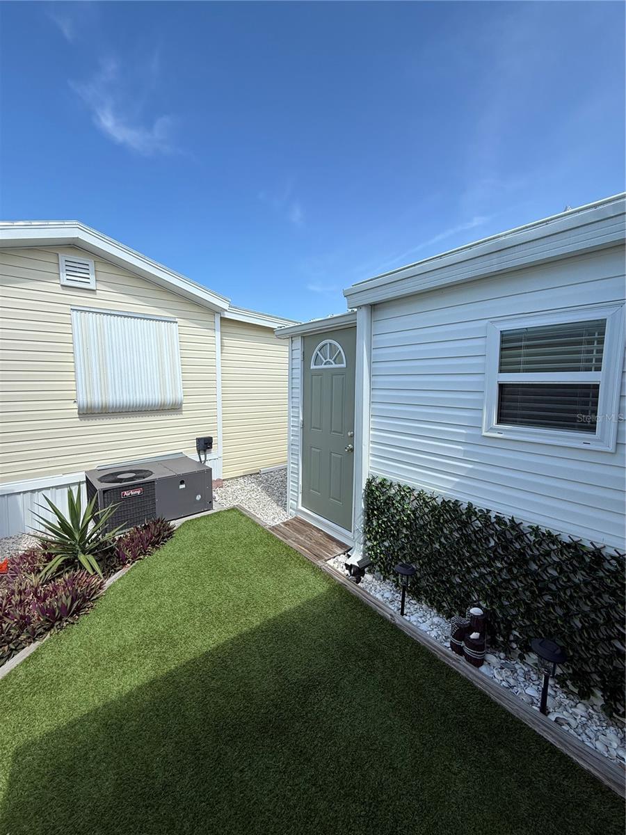 HOLIDAY TRAVEL PARK ENGLEWOOD - Residential