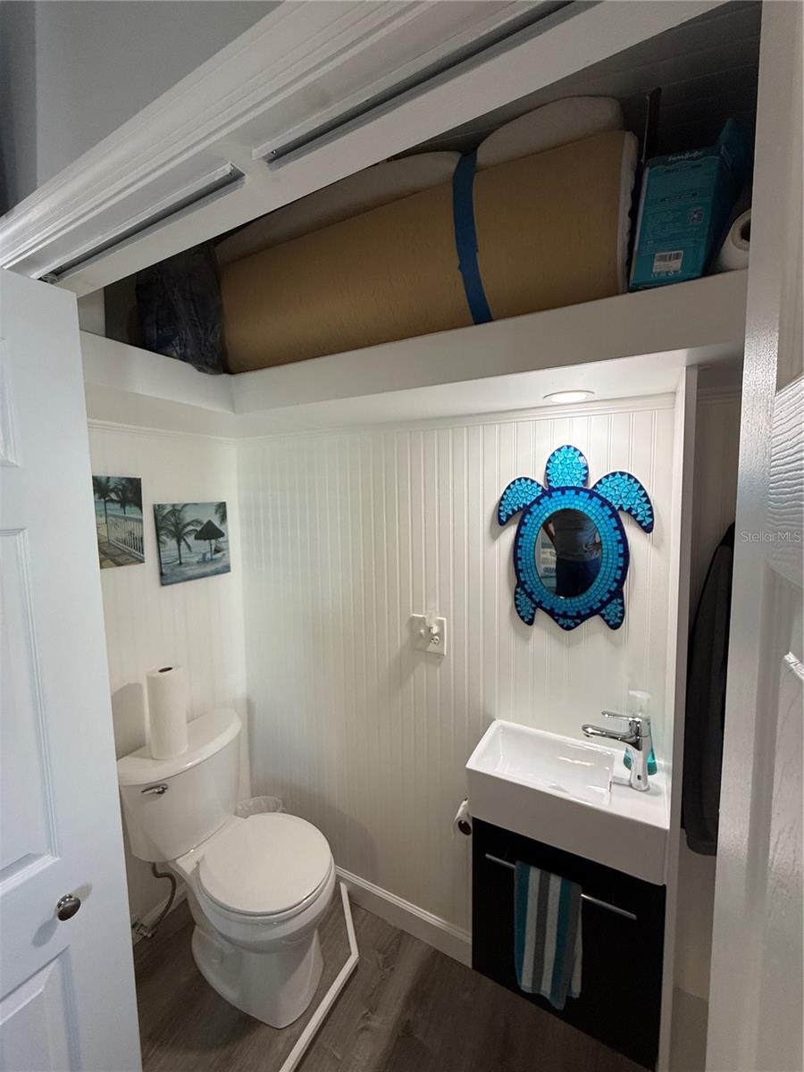 HOLIDAY TRAVEL PARK ENGLEWOOD - Residential