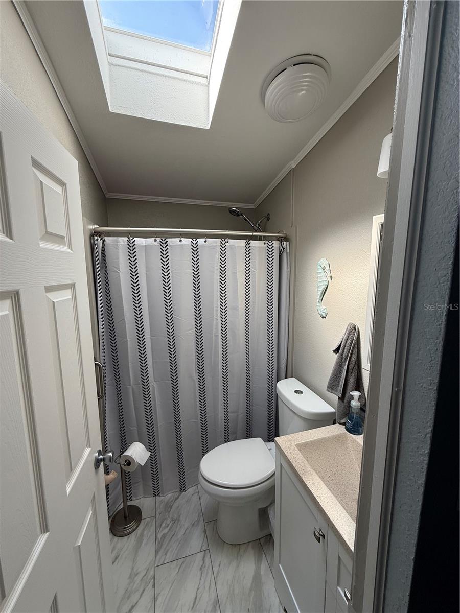 HOLIDAY TRAVEL PARK ENGLEWOOD - Residential