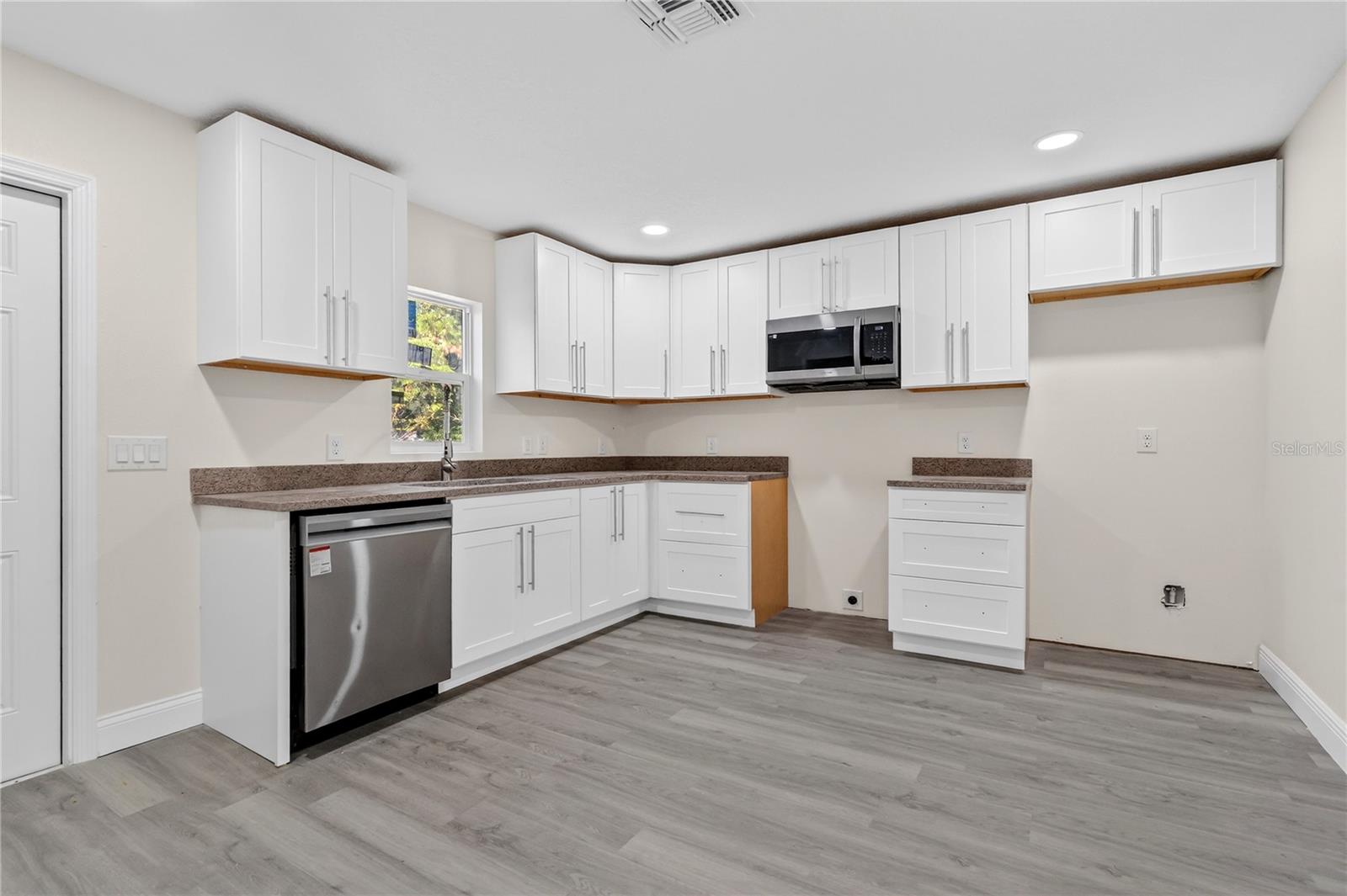 PINE LAKES SOUTH - Residential