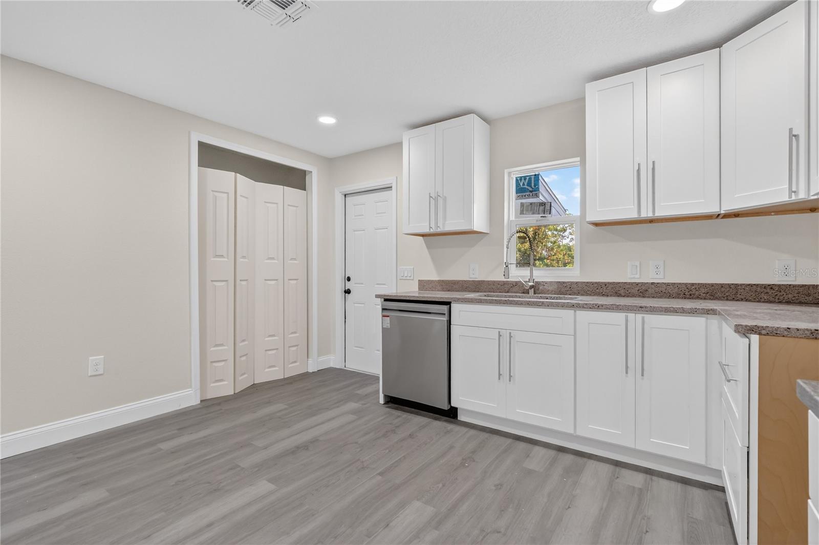 PINE LAKES SOUTH - Residential