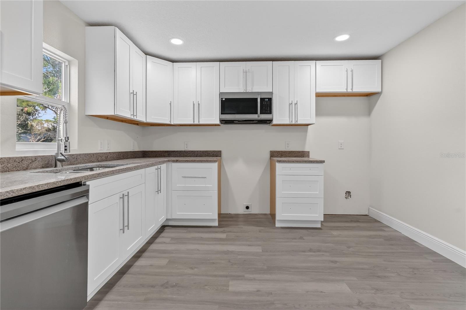 PINE LAKES SOUTH - Residential