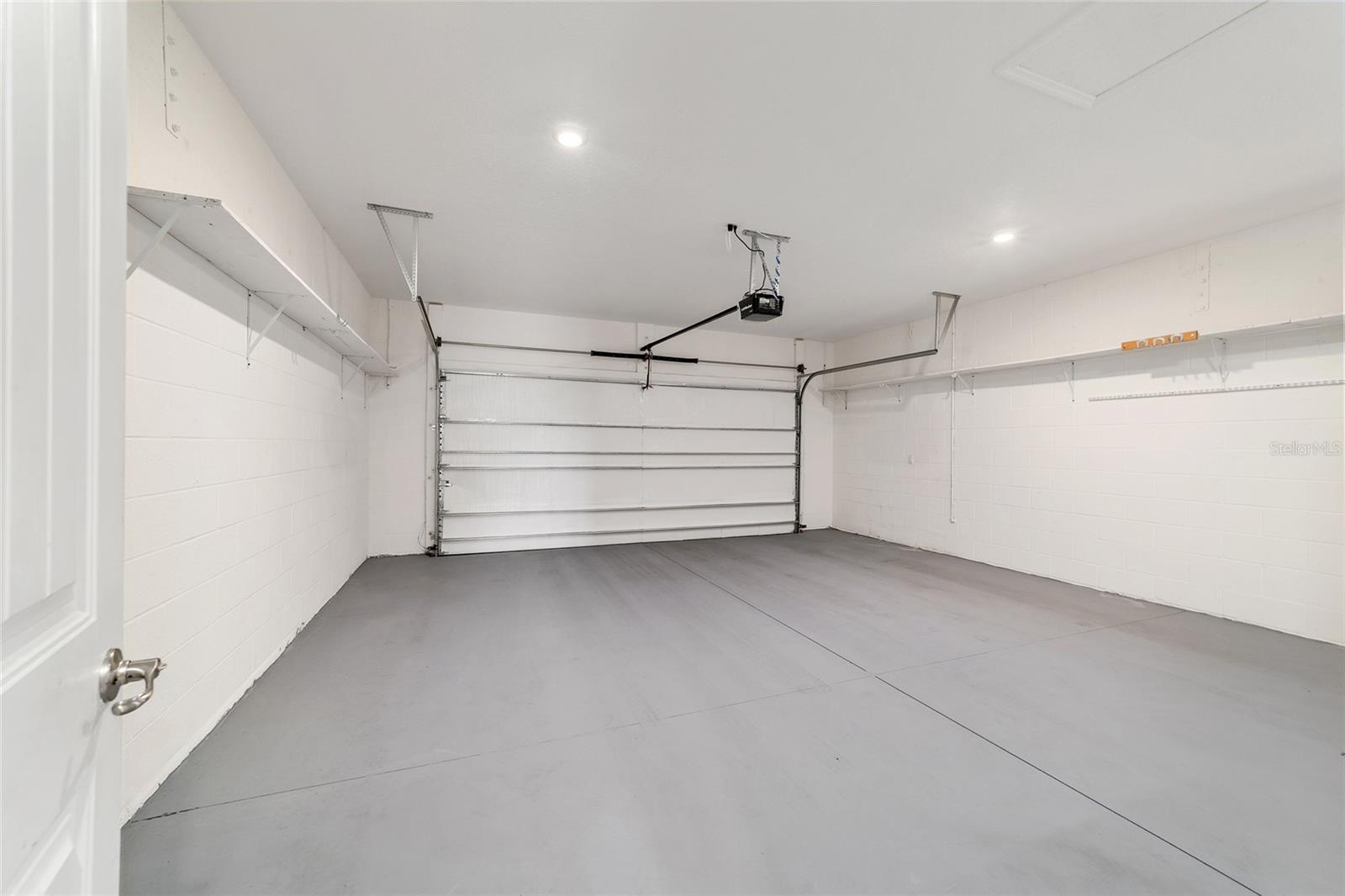 ON TOP/THE WORLD AVALON PH 7 - Residential