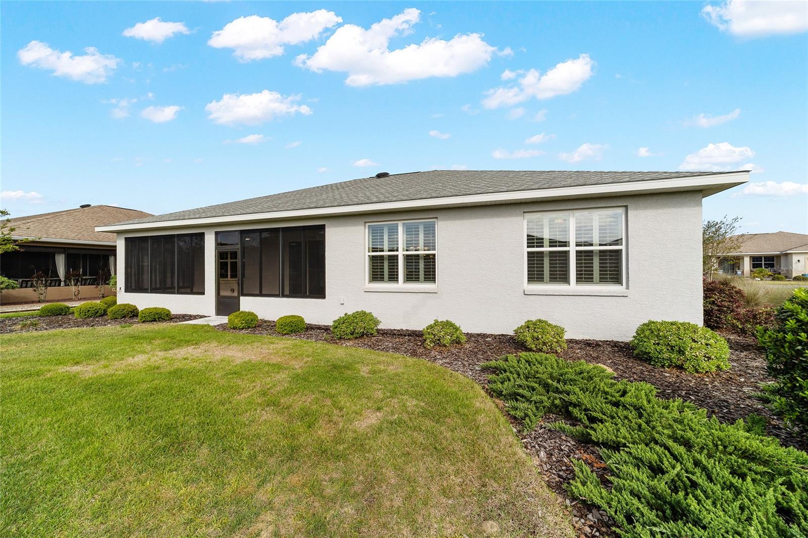 ON TOP/THE WORLD AVALON PH 7 - Residential