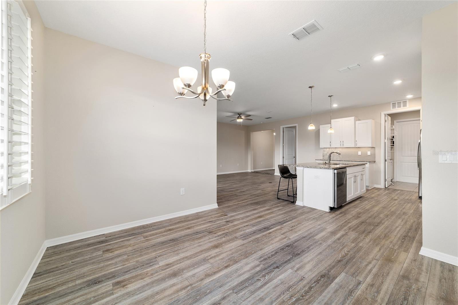 ON TOP/THE WORLD AVALON PH 7 - Residential