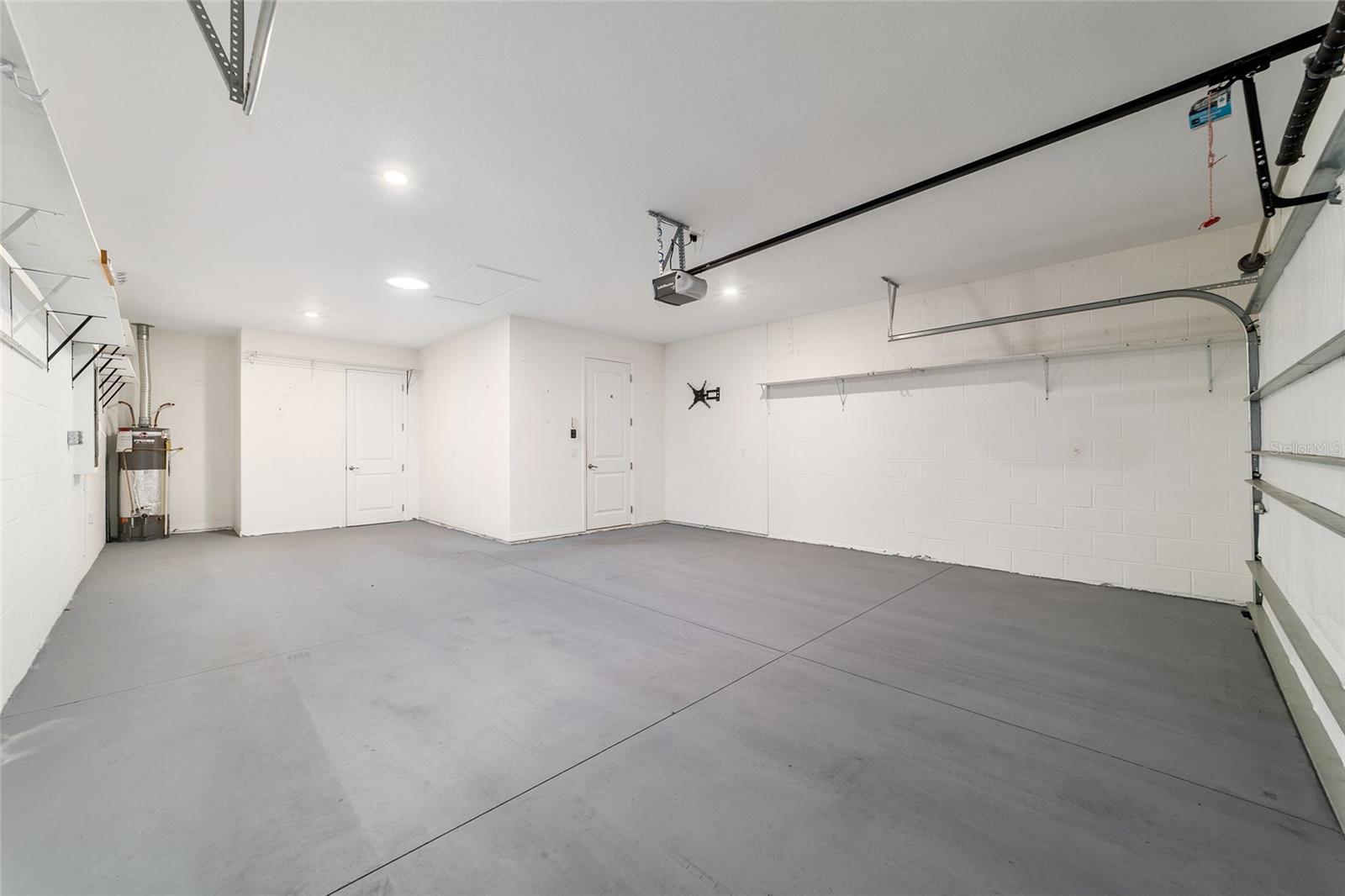 ON TOP/THE WORLD AVALON PH 7 - Residential