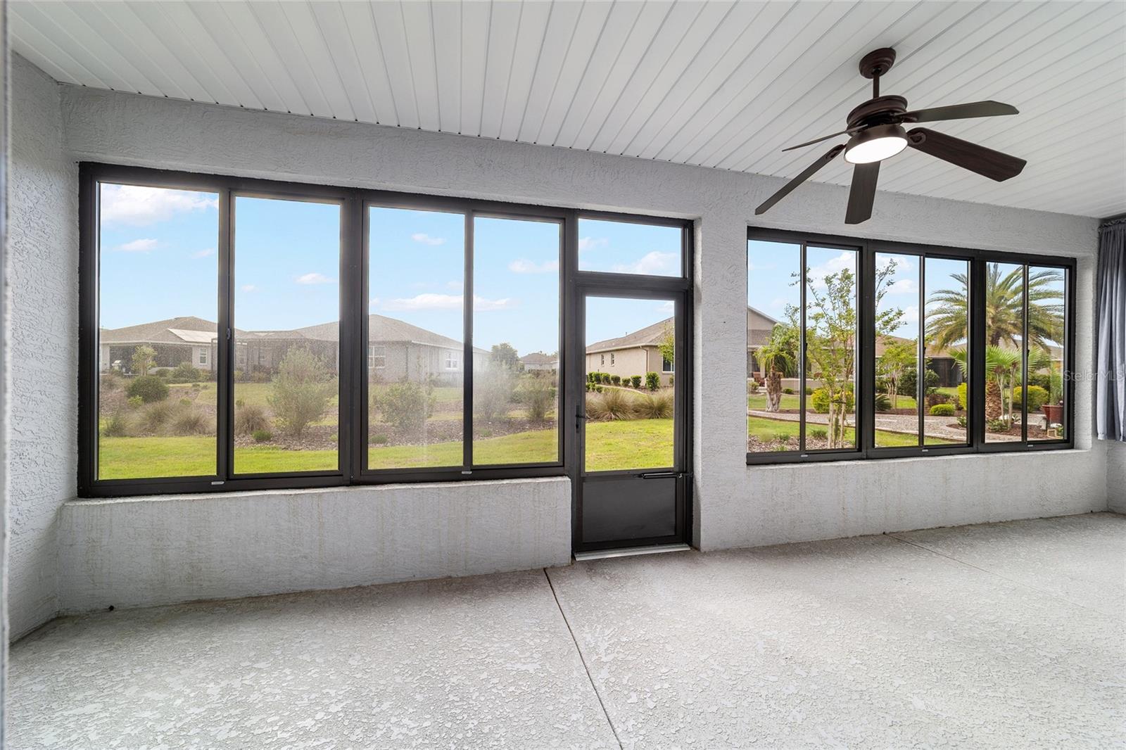 ON TOP/THE WORLD AVALON PH 7 - Residential