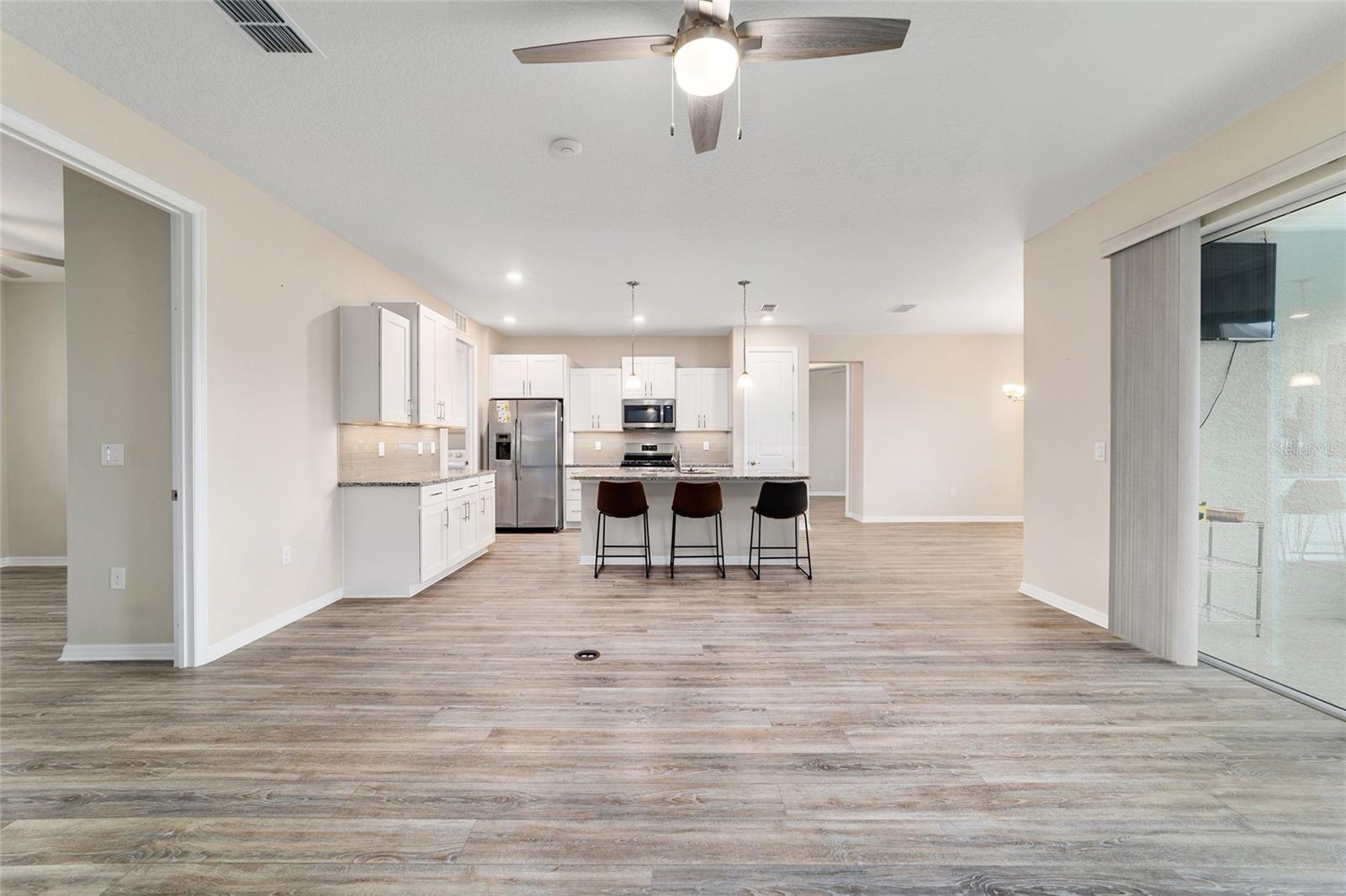 ON TOP/THE WORLD AVALON PH 7 - Residential