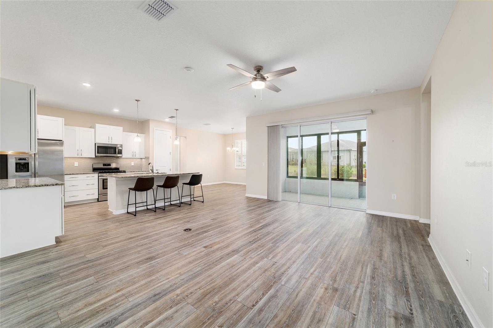 ON TOP/THE WORLD AVALON PH 7 - Residential