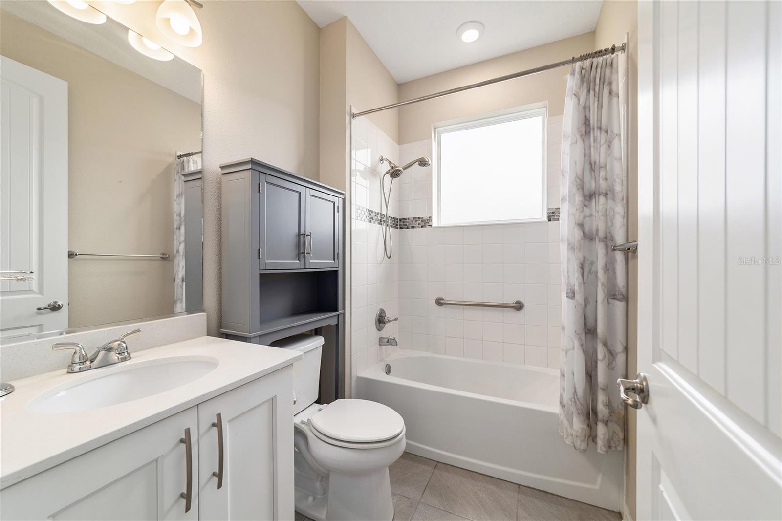 ON TOP/THE WORLD AVALON PH 7 - Residential