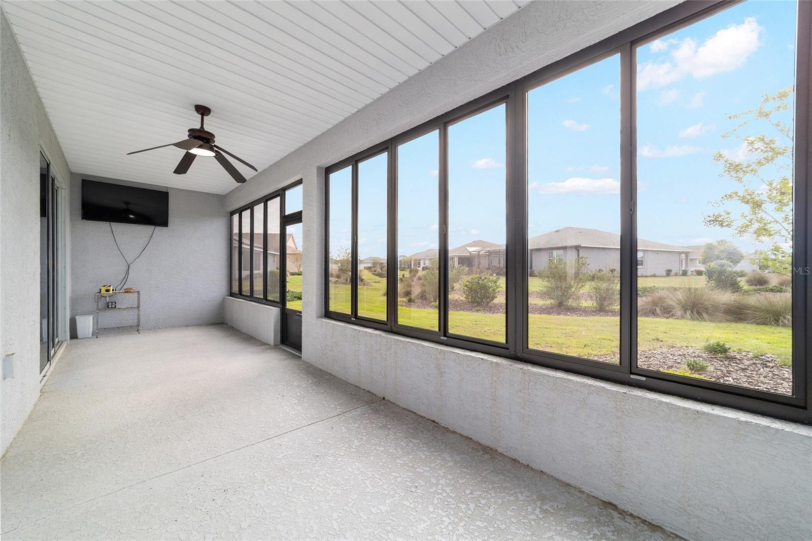 ON TOP/THE WORLD AVALON PH 7 - Residential