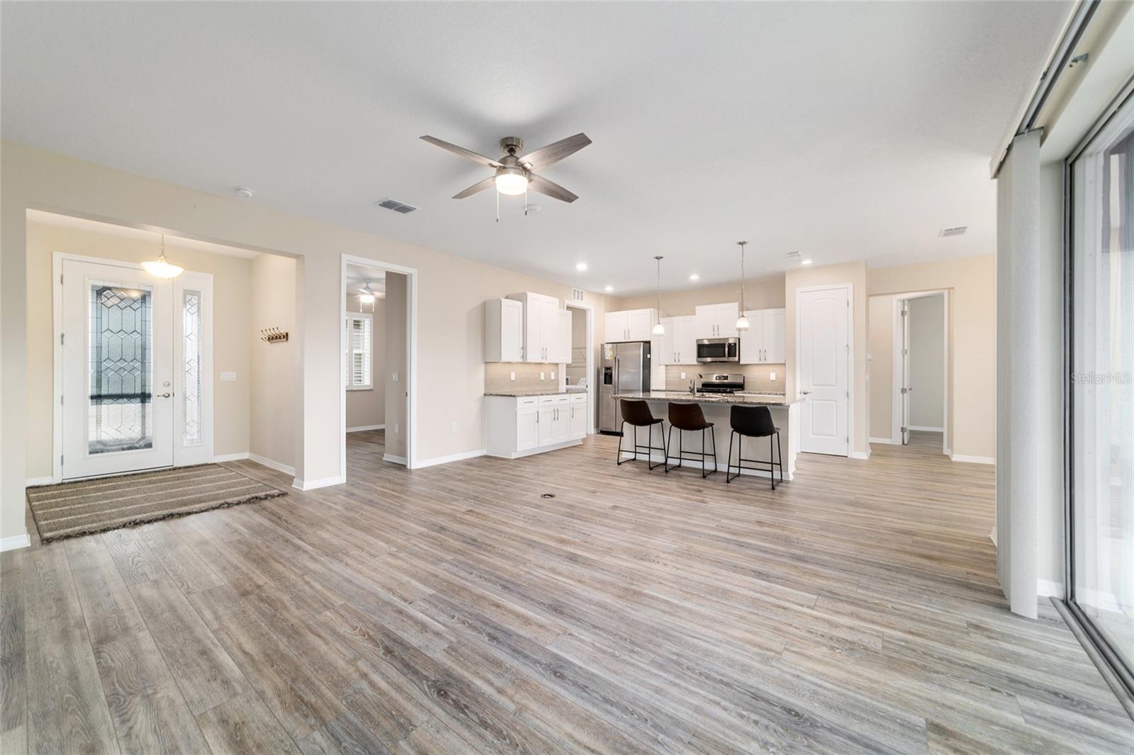 ON TOP/THE WORLD AVALON PH 7 - Residential