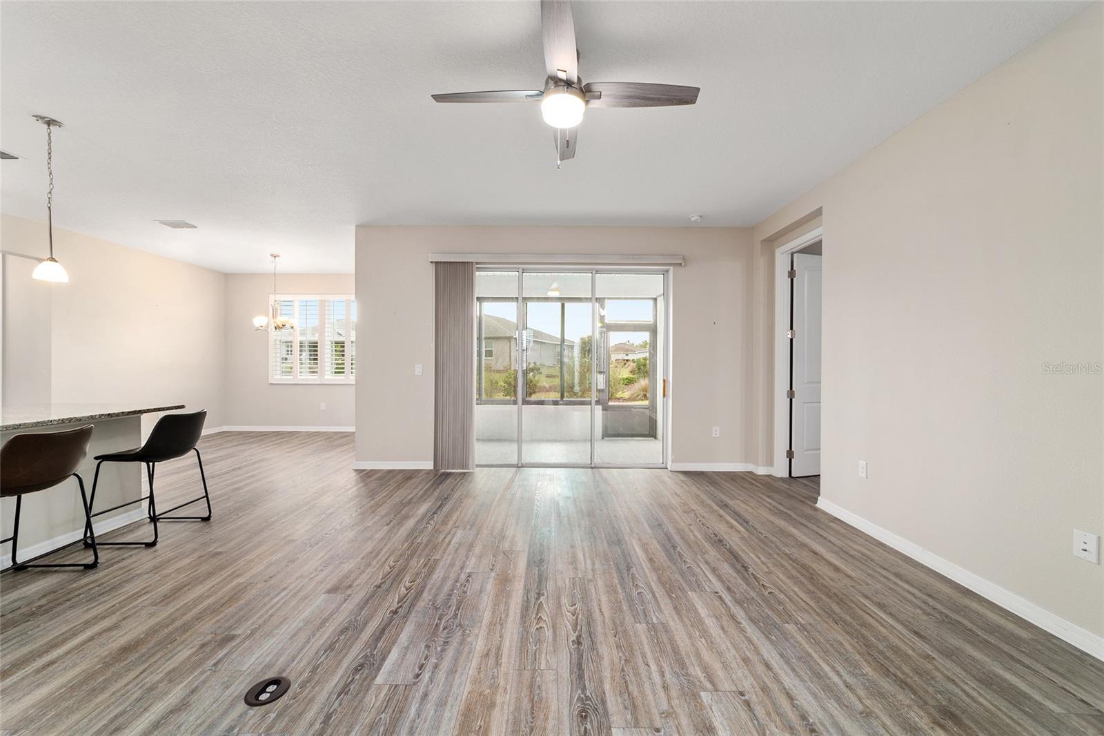 ON TOP/THE WORLD AVALON PH 7 - Residential