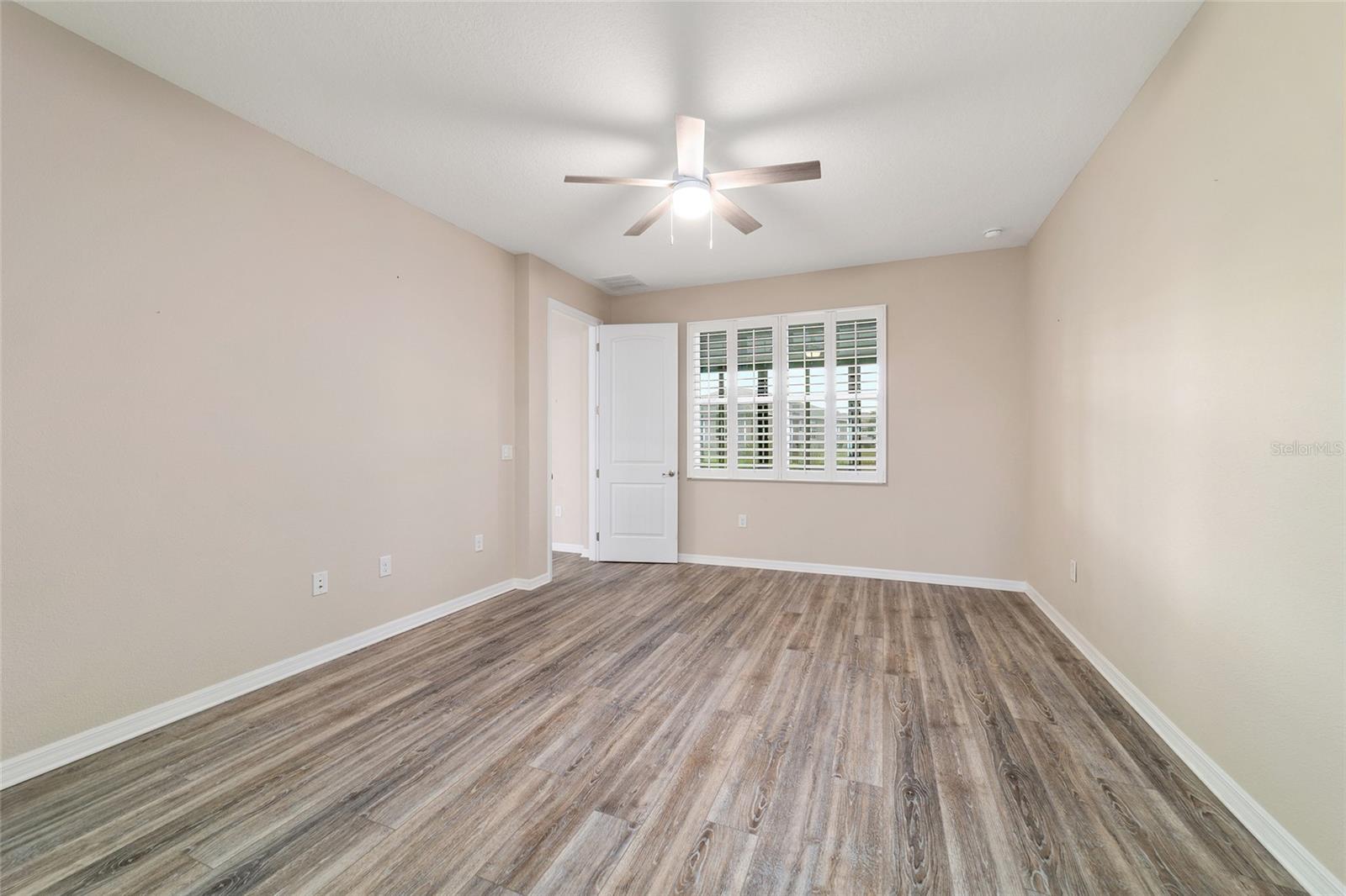 ON TOP/THE WORLD AVALON PH 7 - Residential