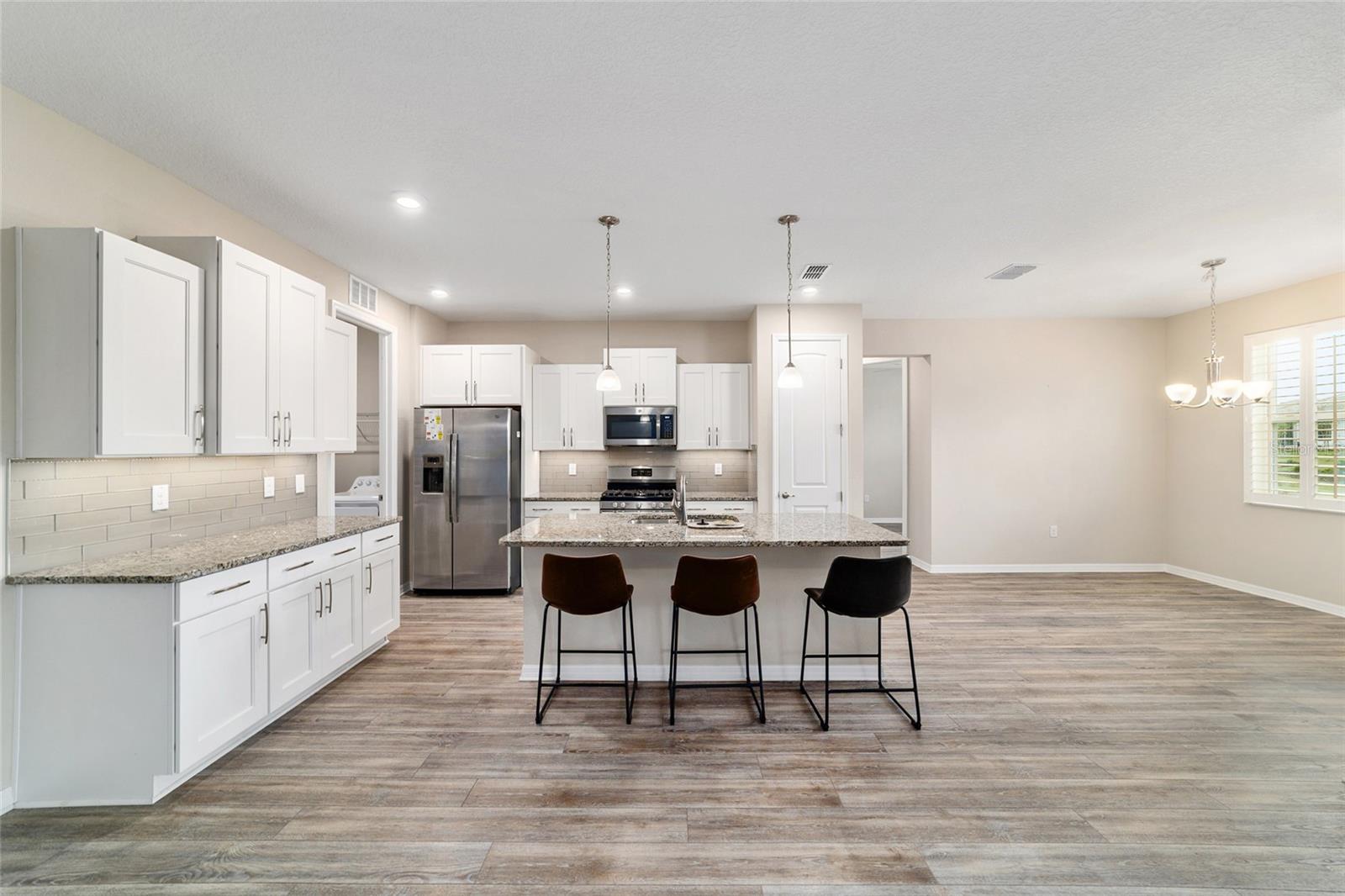 ON TOP/THE WORLD AVALON PH 7 - Residential