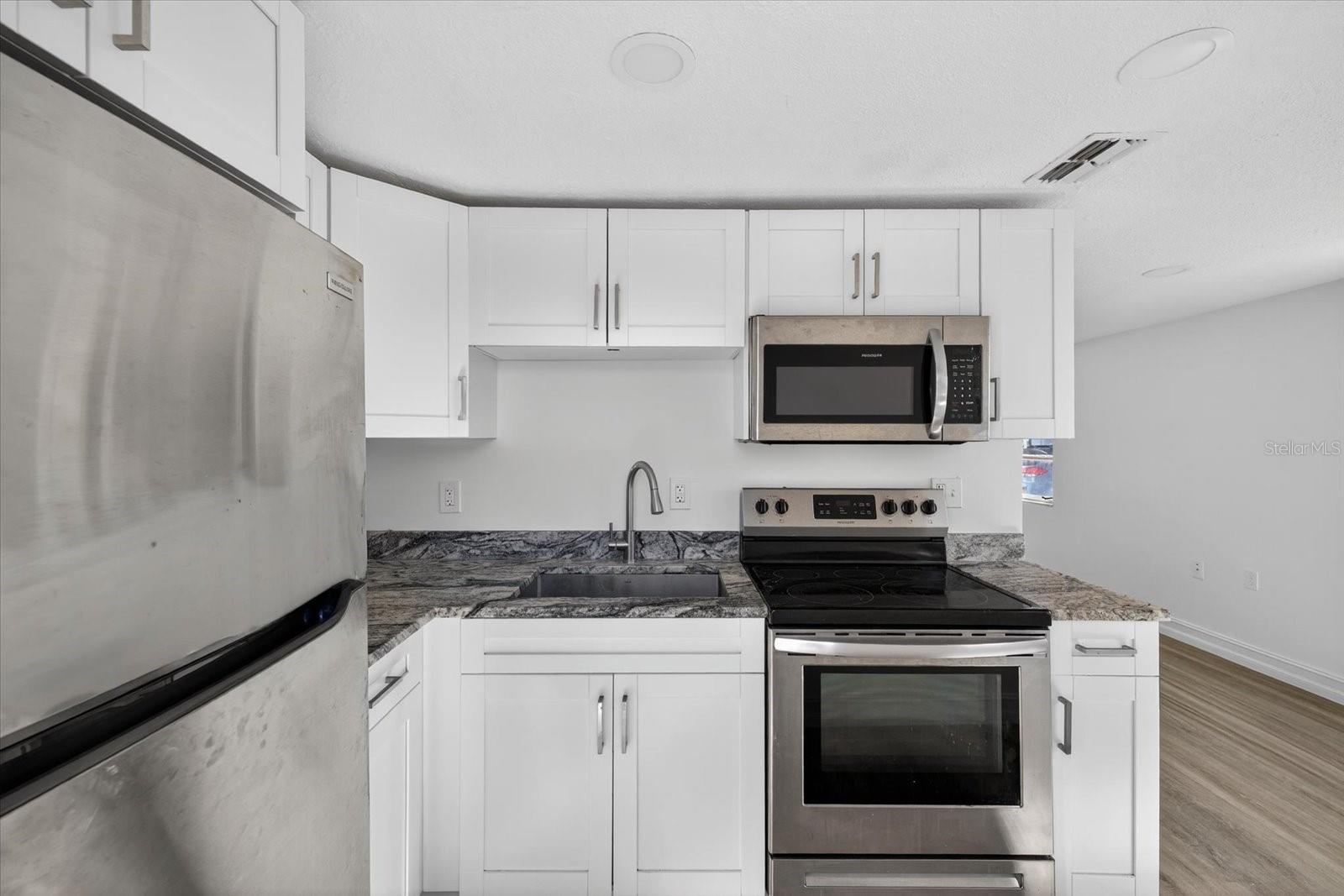FOREST HILLS - Residential Lease