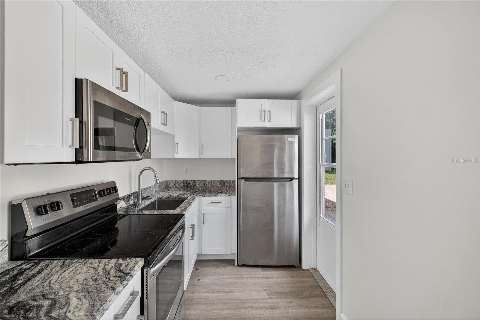 FOREST HILLS - Residential Lease