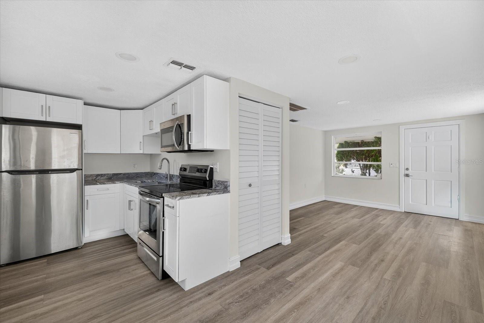 FOREST HILLS - Residential Lease