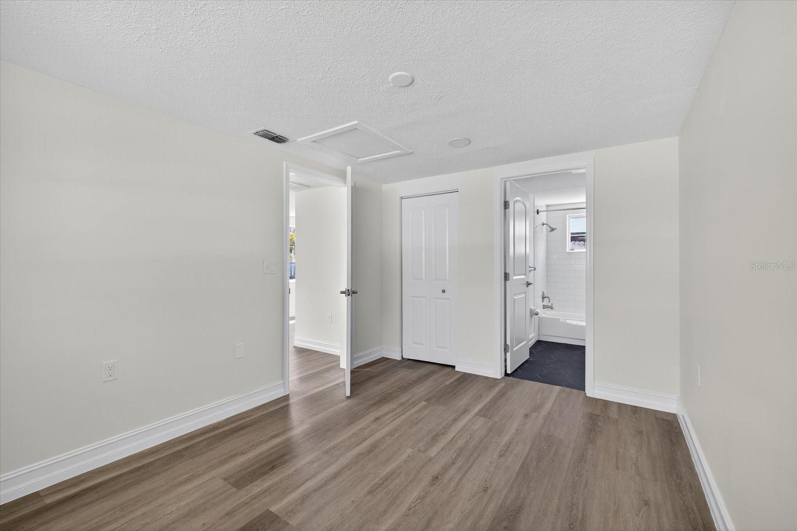 FOREST HILLS - Residential Lease