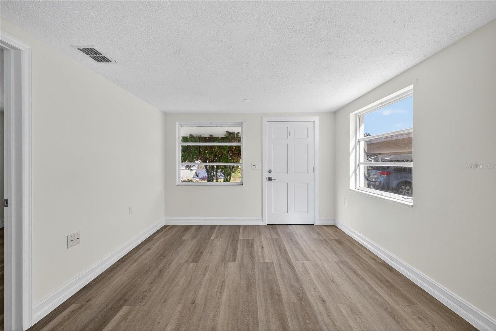 FOREST HILLS - Residential Lease
