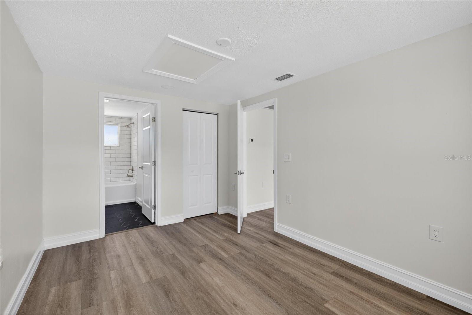 FOREST HILLS - Residential Lease