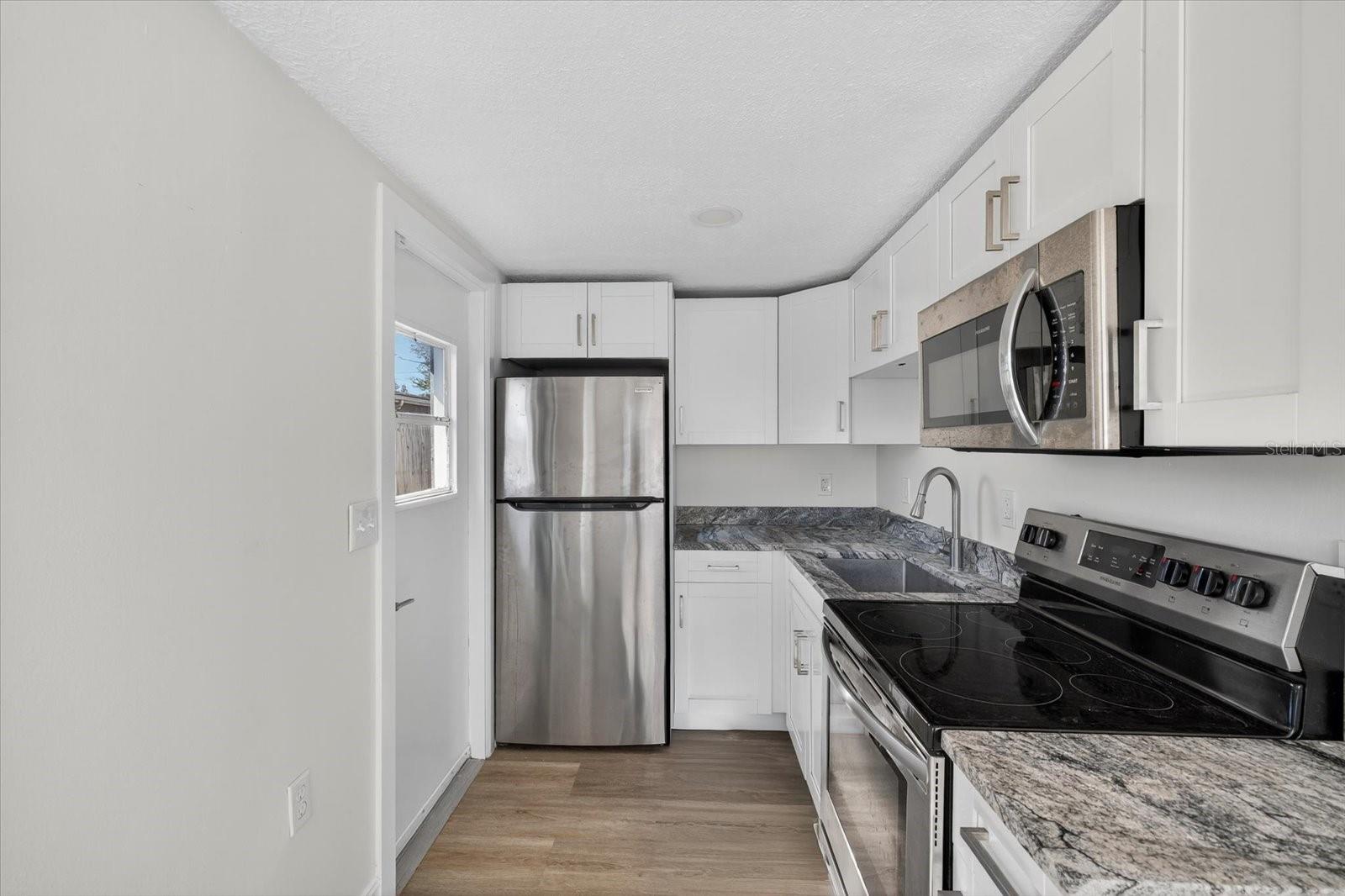 FOREST HILLS - Residential Lease