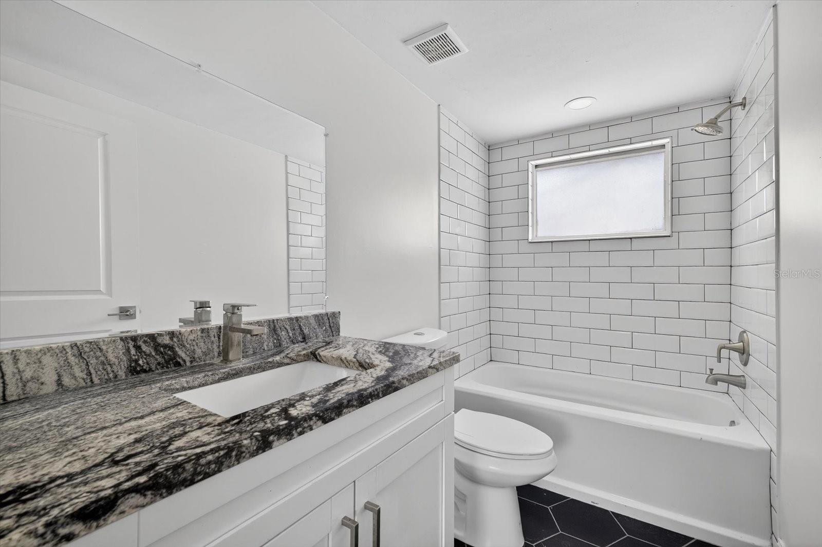 FOREST HILLS - Residential Lease