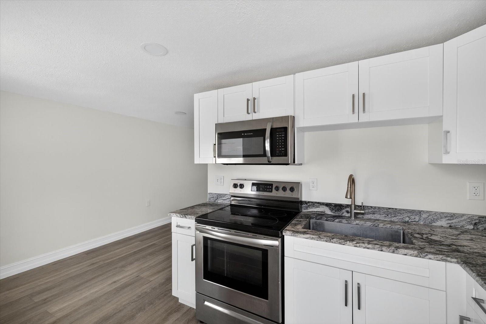 FOREST HILLS - Residential Lease