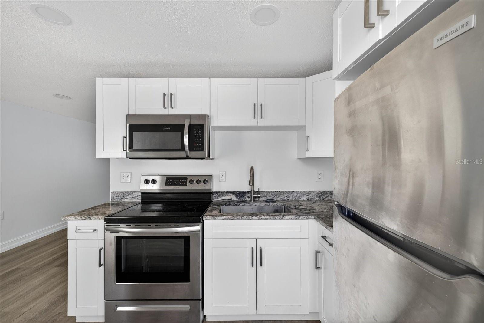 FOREST HILLS - Residential Lease