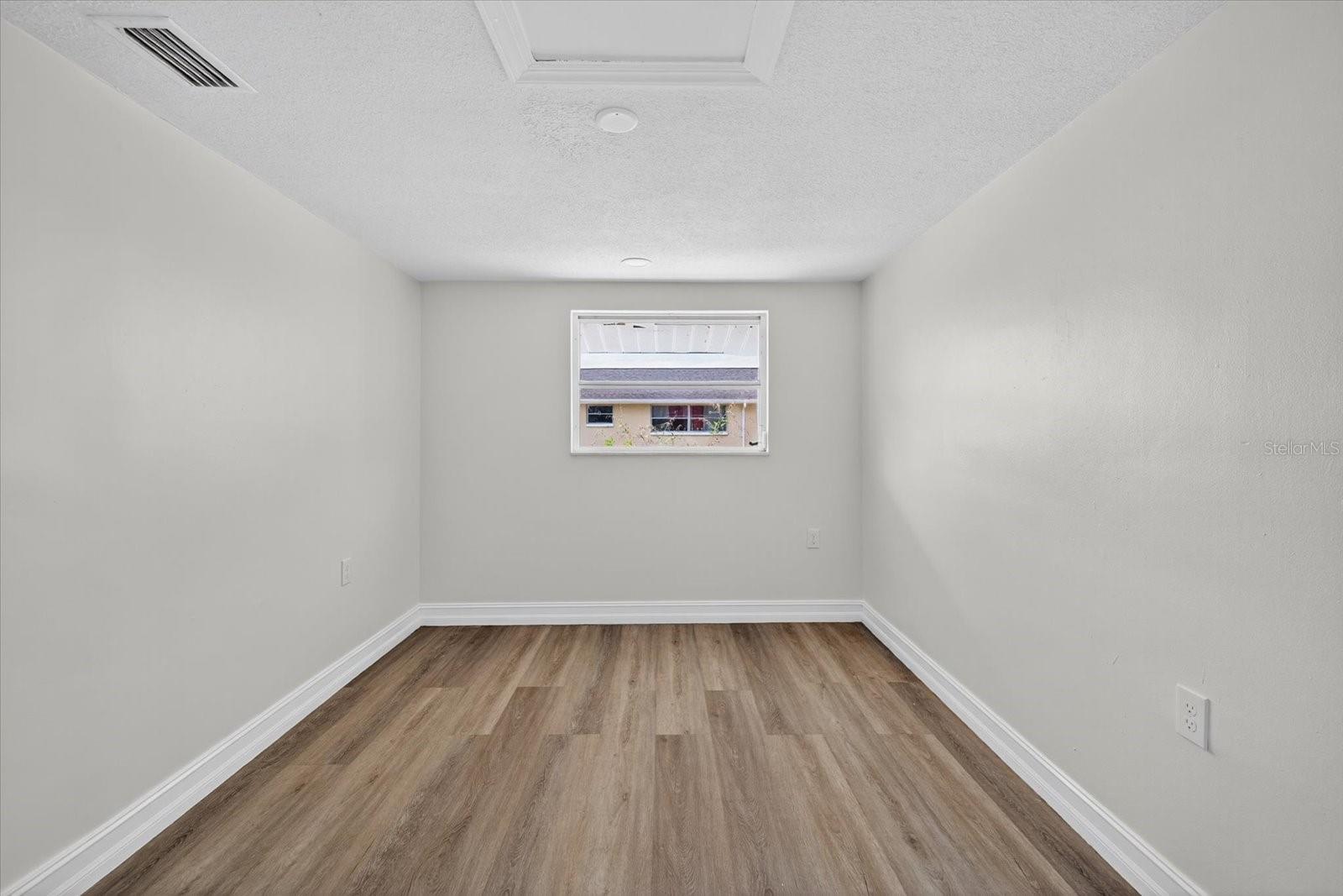 FOREST HILLS - Residential Lease