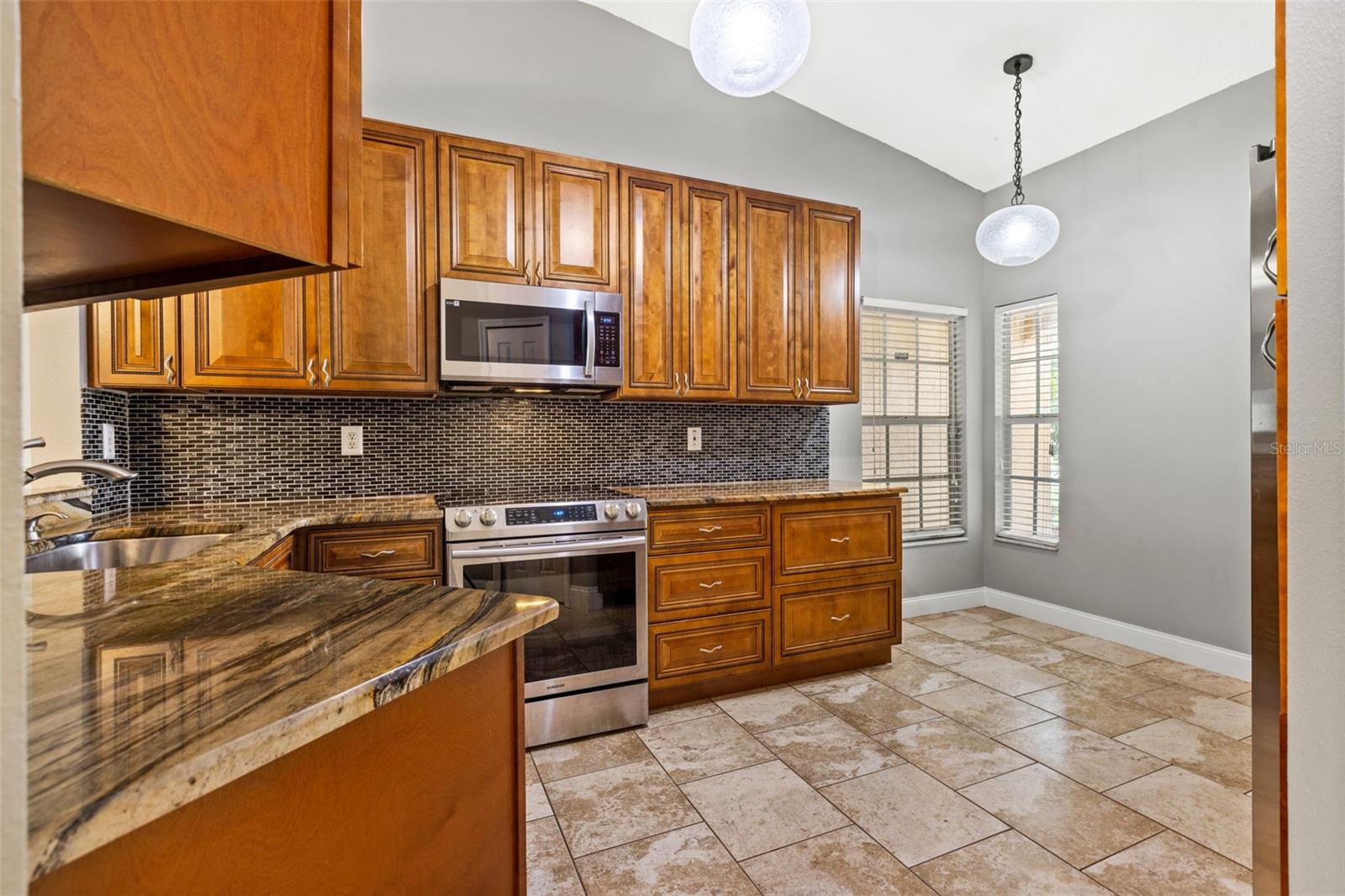 MEADOWBROOKE AT SUMMERFIELD UN - Residential Lease