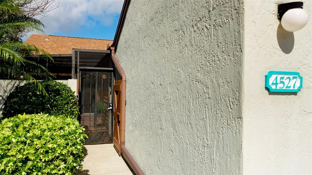 Photo of 4527 Park Lake Terrace N, Bradenton, FL 34209 (MLS # A4682375)