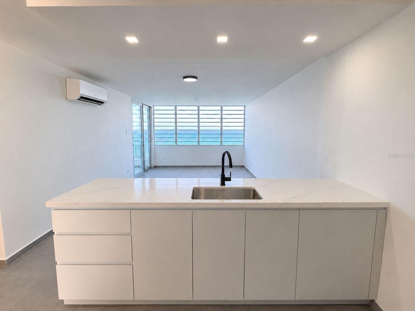 100 MARINA VIEW 2208