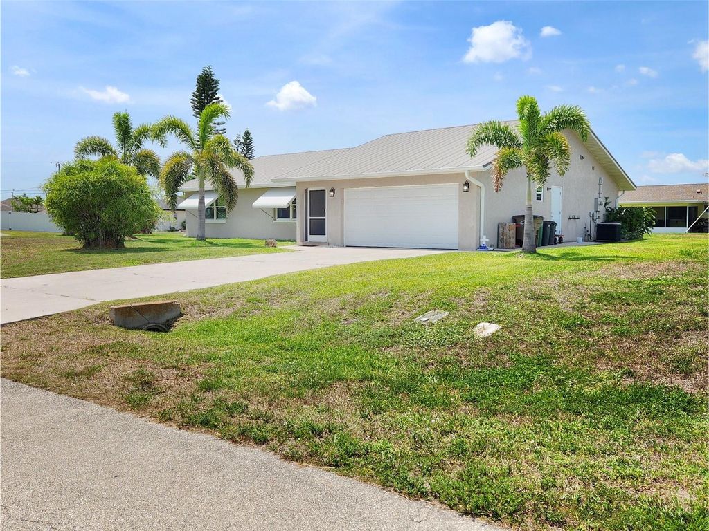 Photo of 1207 SE 27th Terrace, Cape Coral, FL 33904 (MLS # TB8390788)