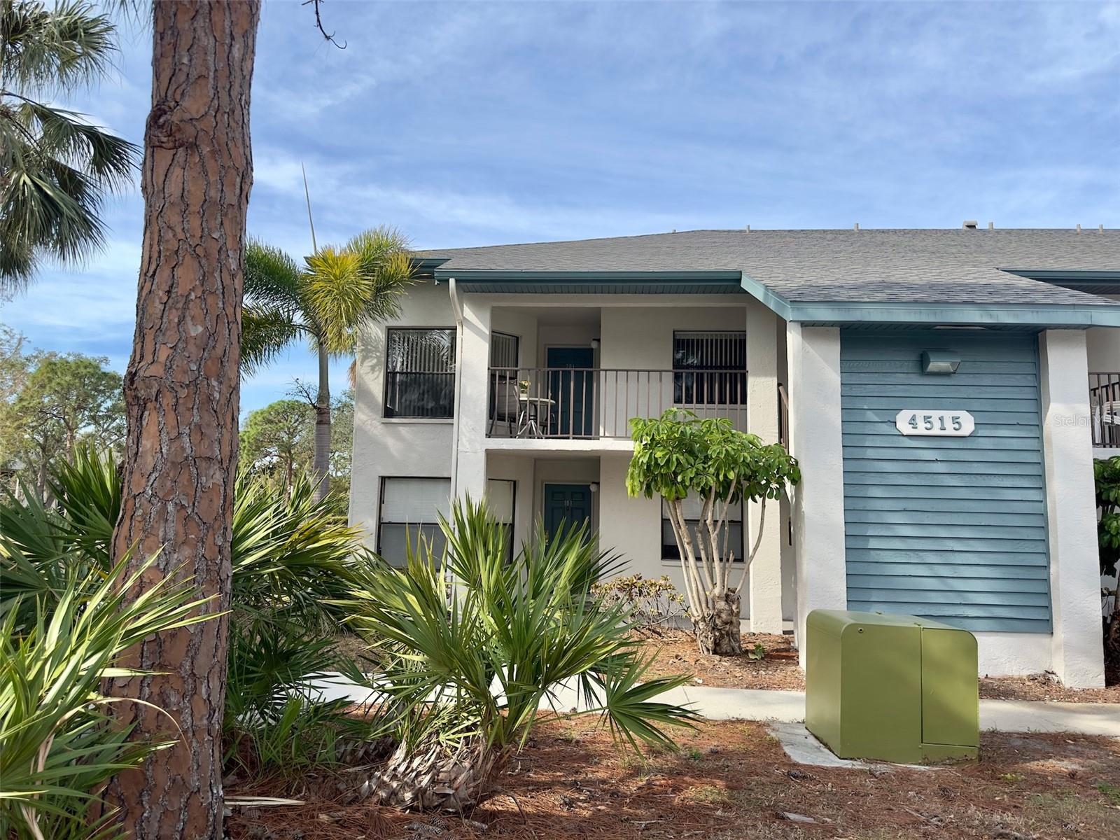 GREAT turnkey furnished second floor corner unit with water view in highly demanded "Shorewalk Vacation Villas".
This tastefully furnished well maintained updated apartment is perfect for a family of four. The condo is very conveniently located to common facilities like the clubhouse, Tennis/Pickleball courts and the 2 heated swimming pools. Perfect for short-term vacation rentals, just 3 nights minimum stay! Perfect for investors. Shorewalk is a resort style property who welcome guests from all over the world. Driving minutes to IMG Academy and about 10-15 driving minutes to the world class wonderful Beaches of Anna Maria Island and Longboat Key. Around the property, in walking distance, 2 supermarkets, restaurants and Bowling. World class art, sport and culture entertainment in Bradenton, Sarasota, St. Petersburg and Tampa. Sarasota Airport just 25 driving minutes and Tampa Airport around 60 driving minutes. A MUST SEE Apartment.