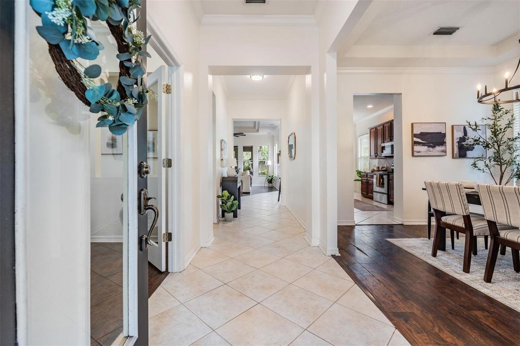 Photo of 10305 Marchmont Court, Tampa, FL 33626 (MLS # TB8404077)