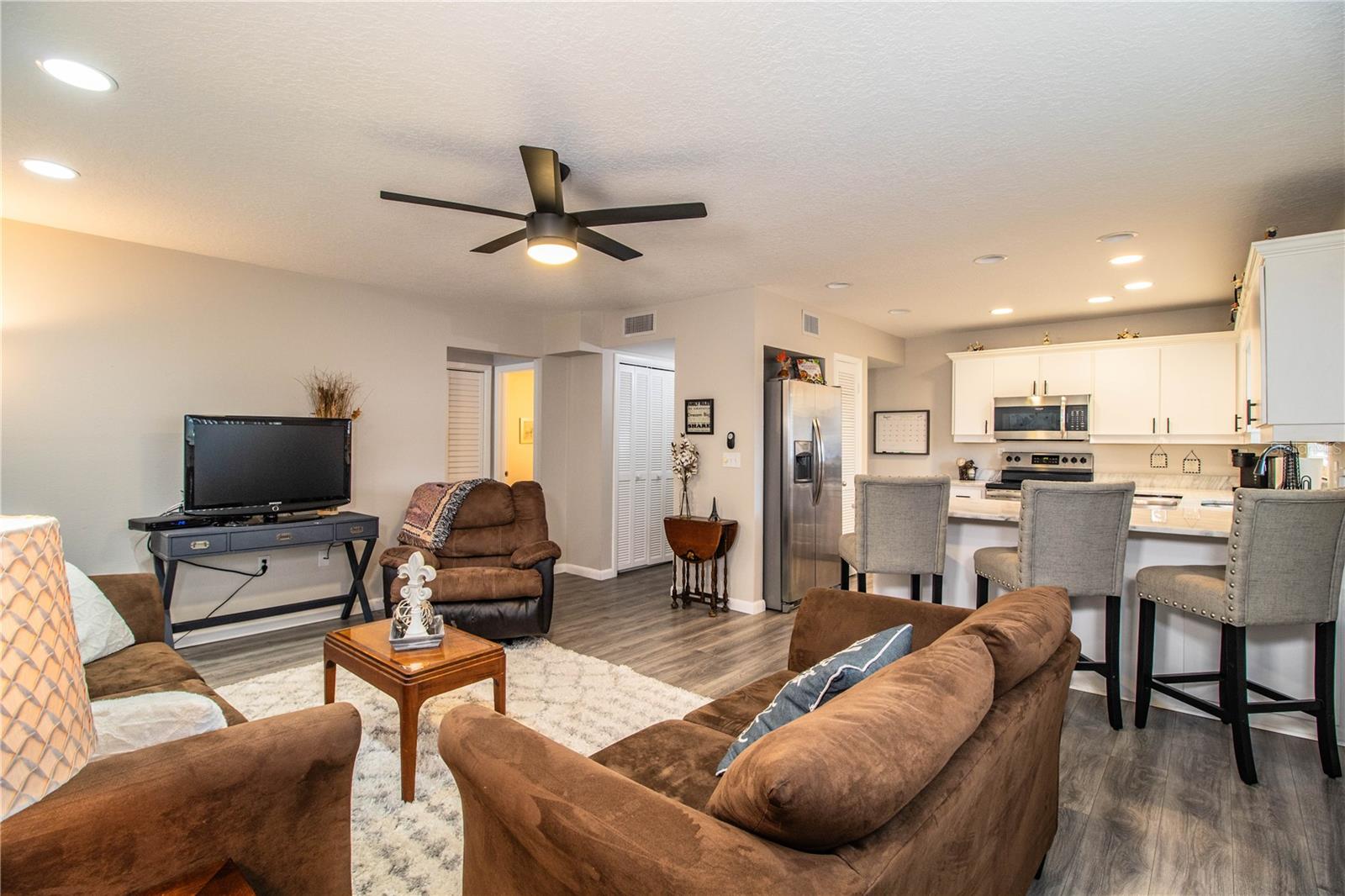 CASA LOMA CONDO - Residential