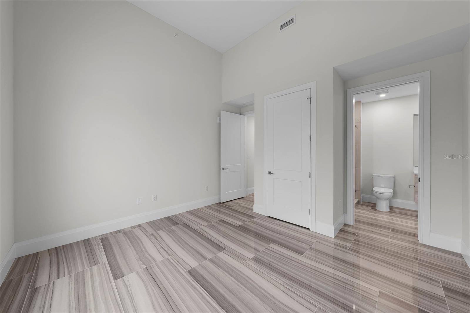 ALTURA BAYSHORE - Residential