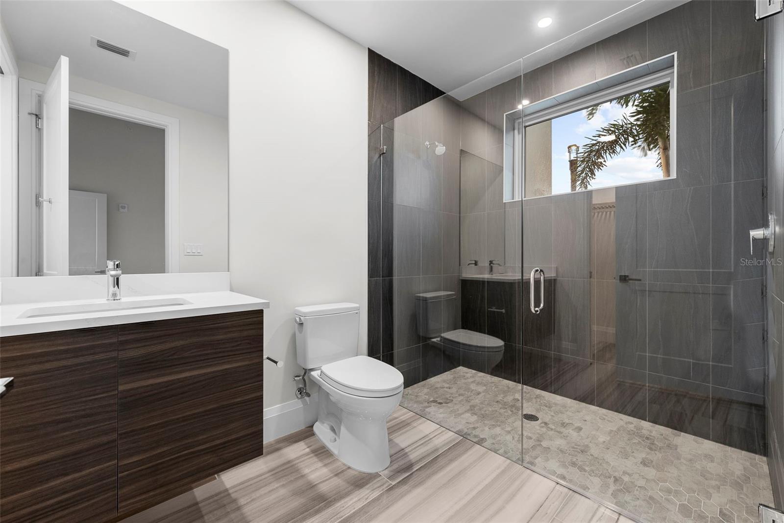 ALTURA BAYSHORE - Residential